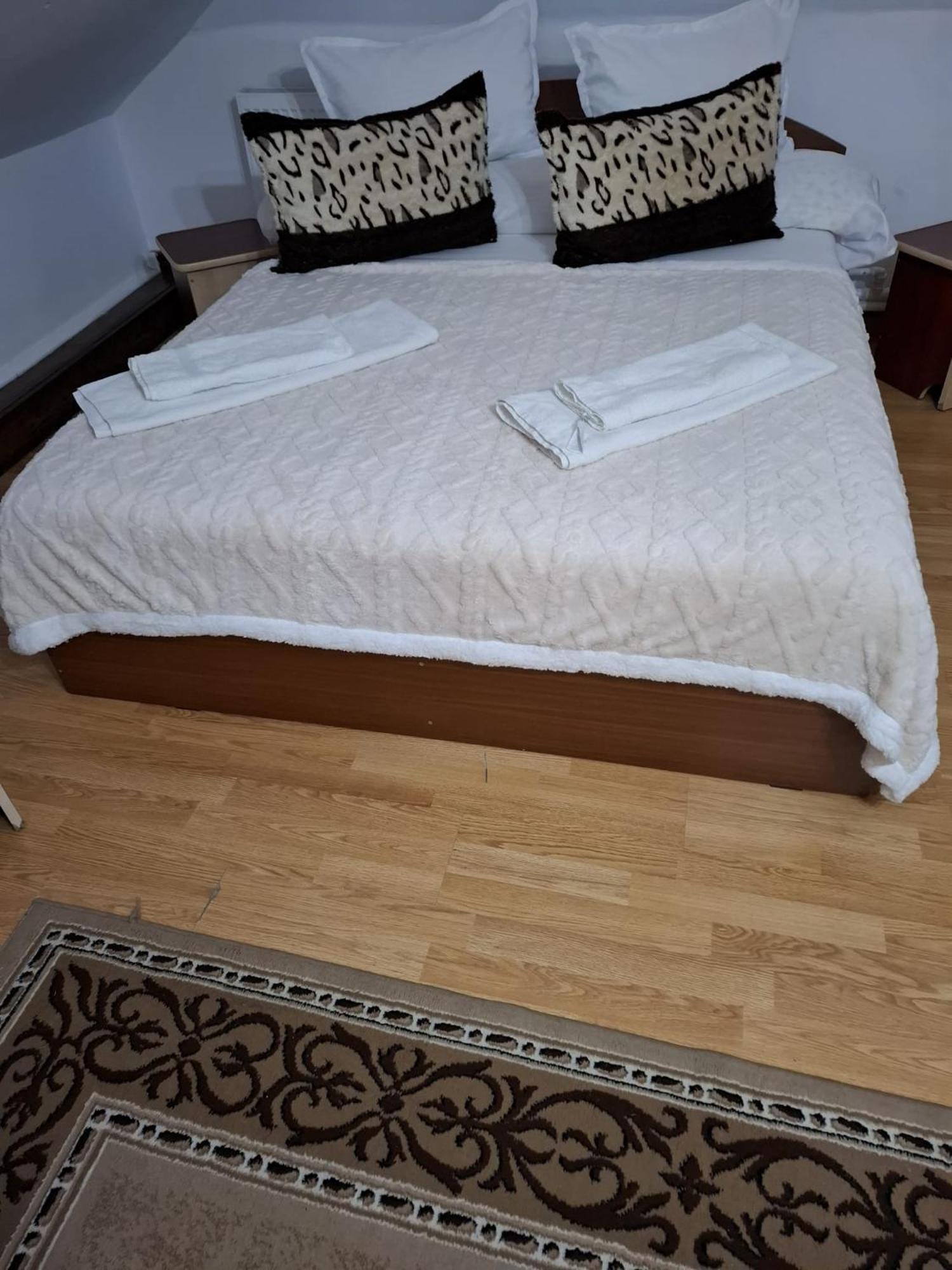 Hotel Casa Boiereasca Iasi Esterno foto